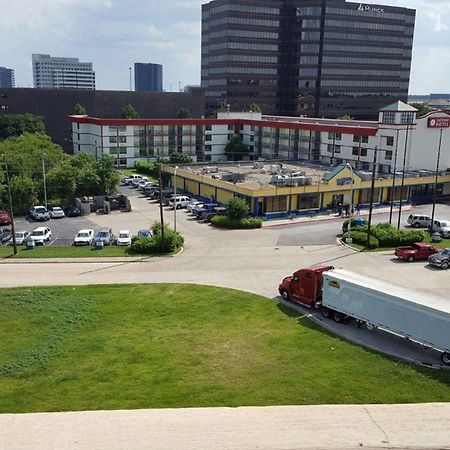 Gateway Hotel Dallas Park Central Extérieur photo