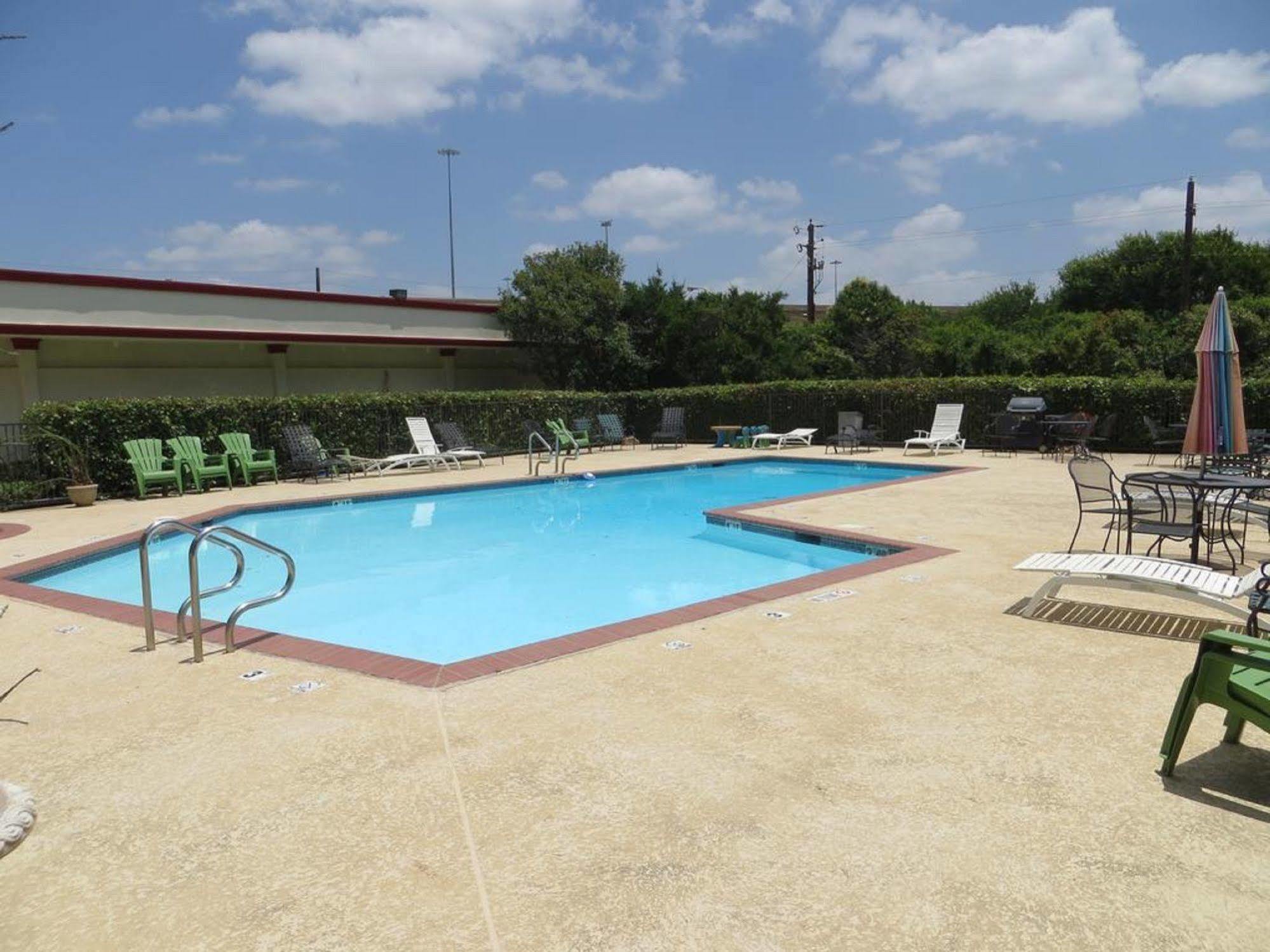 Gateway Hotel Dallas Park Central Extérieur photo