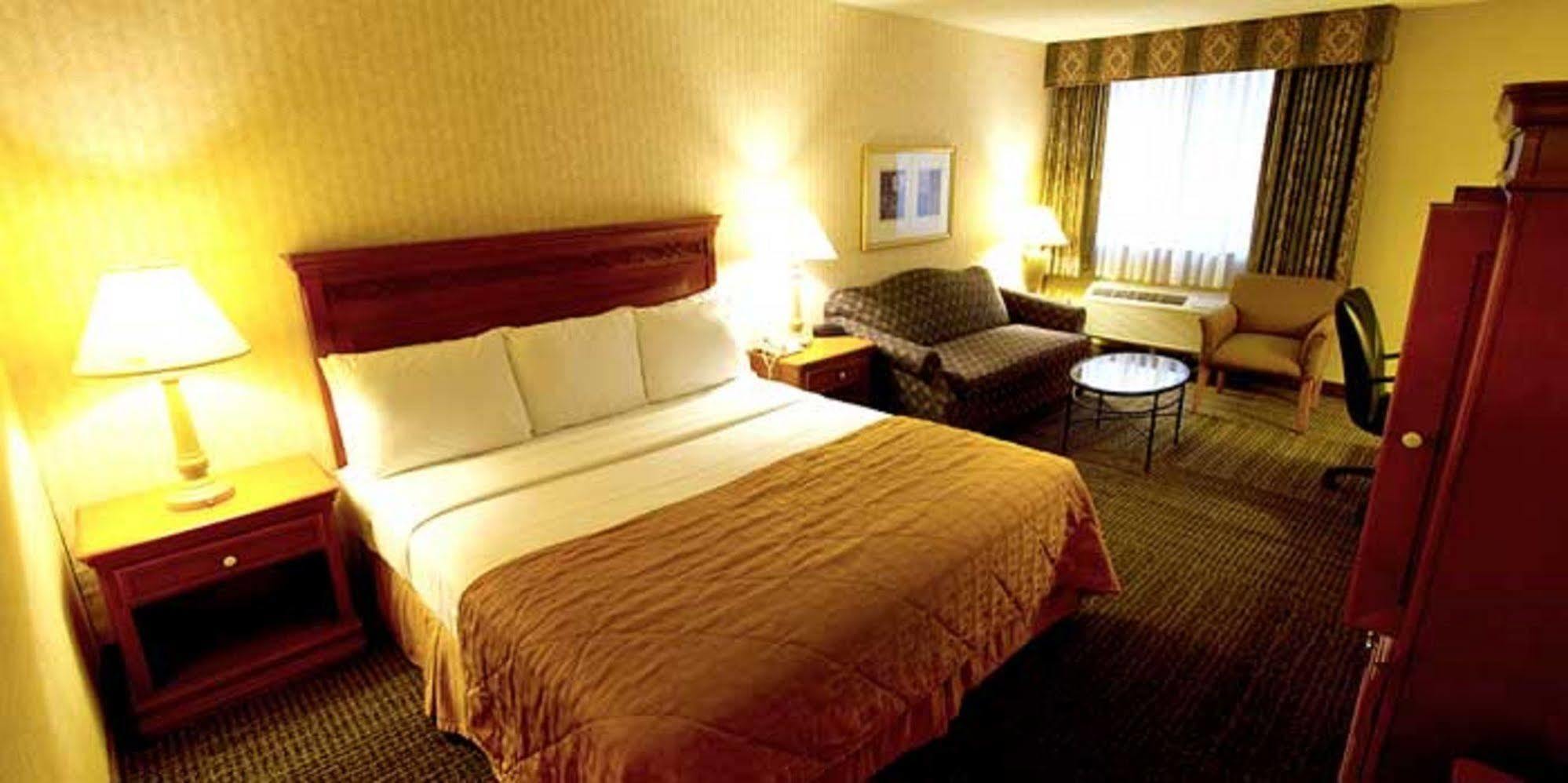Gateway Hotel Dallas Park Central Extérieur photo