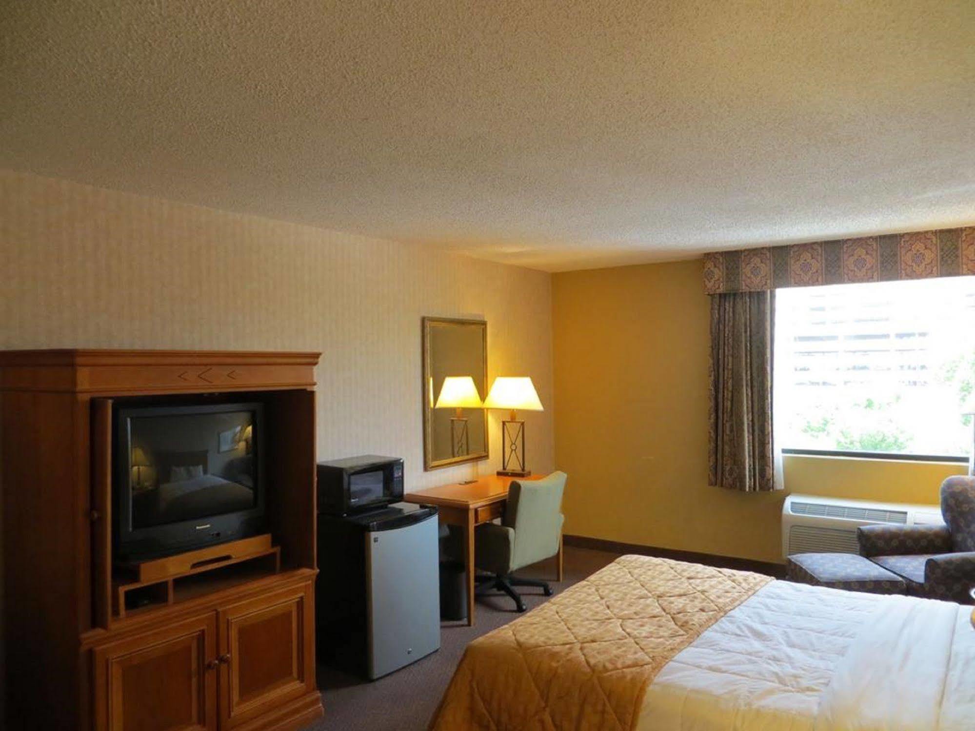 Gateway Hotel Dallas Park Central Extérieur photo