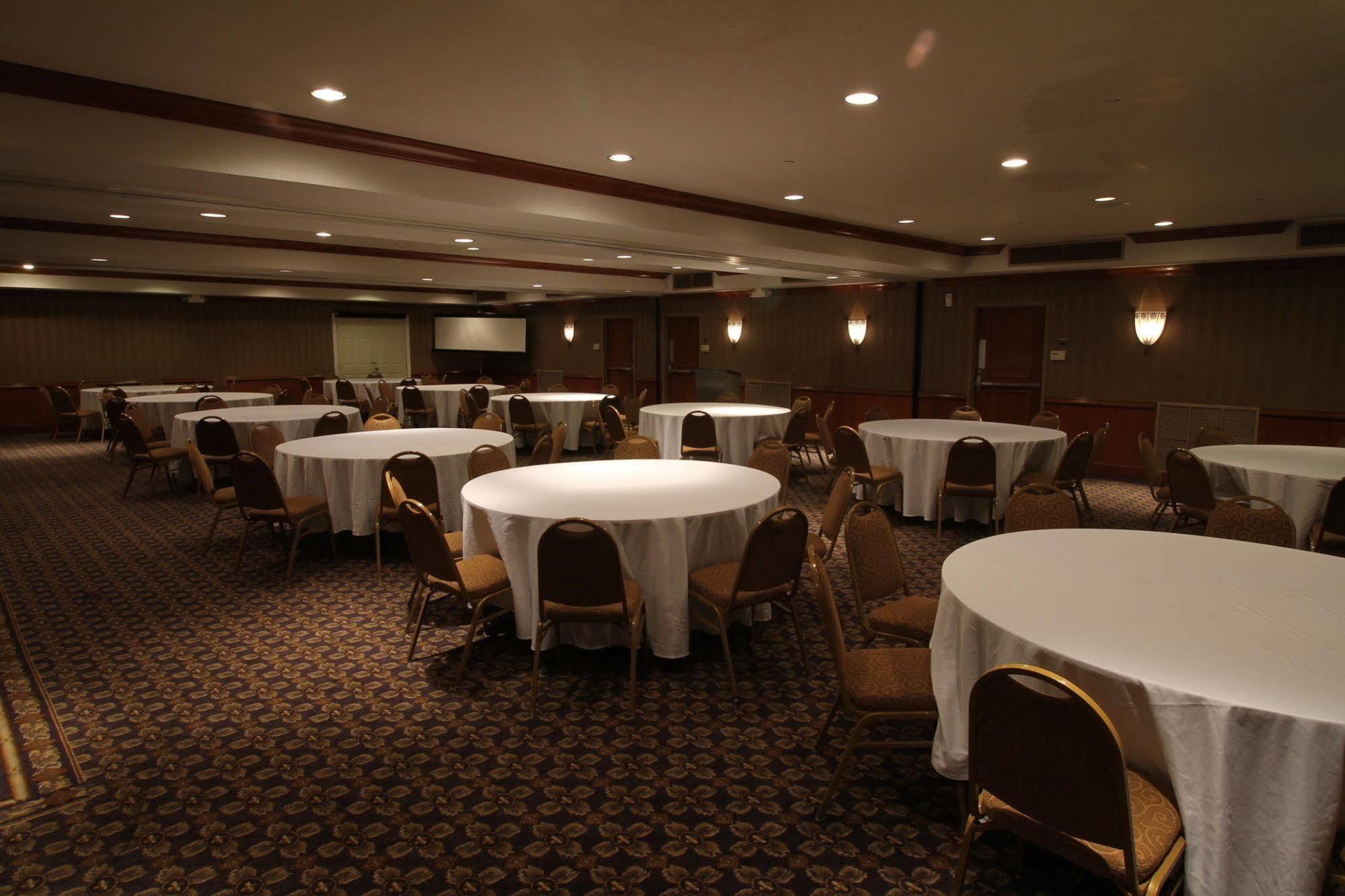 Gateway Hotel Dallas Park Central Extérieur photo